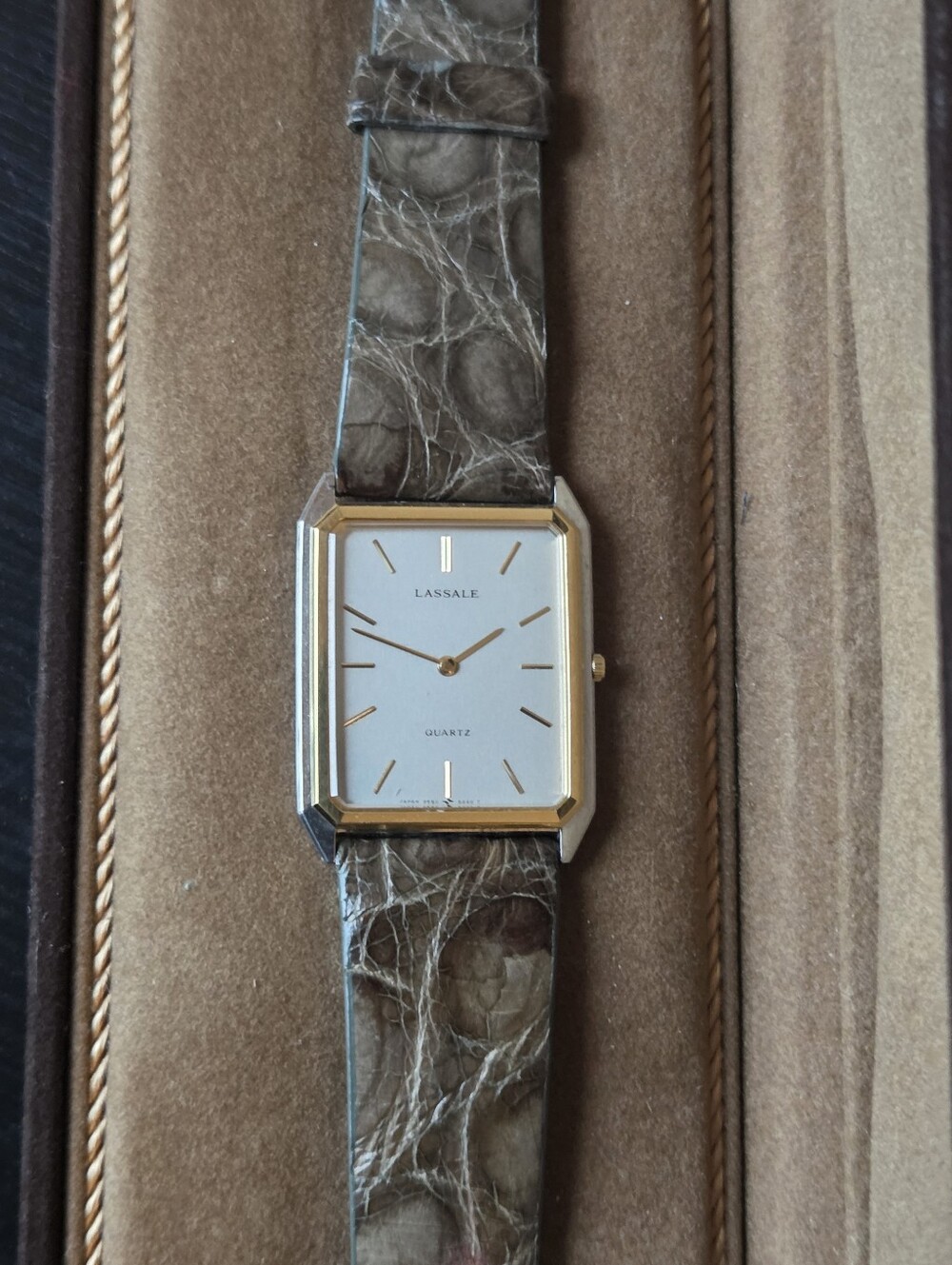 Montre LASALLE pour homme NOS.26×35mm Fonctionne.